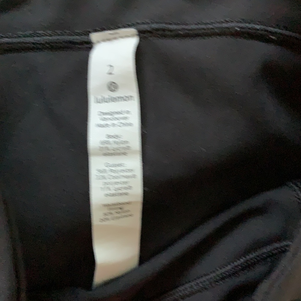 Lululemon Fast and Free High Rise Tight - Picture 2 of 4